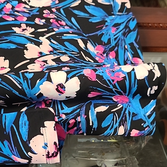 BLACK LABEL BY EVAN PICONE WOMANS BEAUTIFUL FLORAL TOP SIZE LARGE - Picture 9 of 14